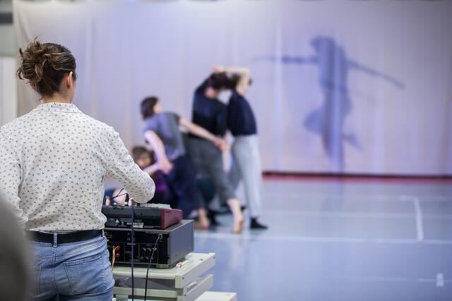 Wer sich für Tanz und Theater begeistert, ist ab diesem Wochenende in der Sonnenstein Loft und im Kulturverein Schlot richtig. | Foto: Verena Mayrhofer