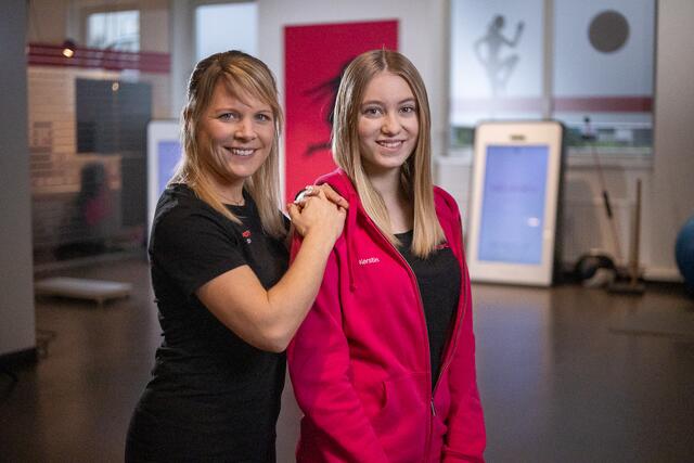 Die fitnessbegeisterte Kerstin Derntl (rechts) mit ihrer Betreuerin Kerstin Zeller (links) im Mrs. Sporty Club Gallneukirchen. | Foto: Mrs.Sporty