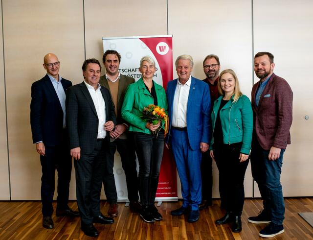 WKNÖ Direktor Johannes Schedlbauer, WBNÖ Landesobmann WKNÖ Präsident Wolfgang Ecker, Bezirksgruppenobmann-Stv. Florian Hengl, Finanzprüferin Elisabeth Hausgnost, Bezirksgruppenobmann Alfred Babinsky, Bezirksgruppenobmann-Stv. Reinhard Indraczek, Abgeordnete zum Nationalrat Eva-Maria Himmelbauer und Organisations- und Finanzreferent Julius Gelles.