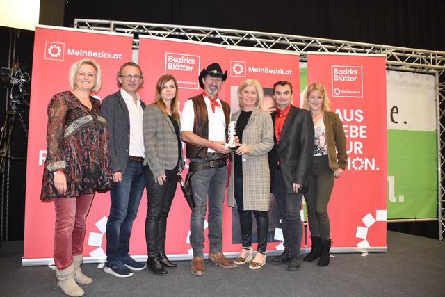 Das Team Oberwart gratuliert Familie Wurglits zum Regionalitätspreis