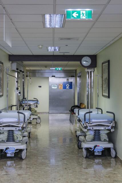 Die Anzahl der Spitalsbetten für Corona-Patienten wird aufgestockt. | Foto: KH Braunau