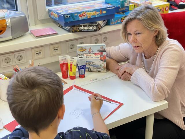 Angesichts des steigenden Bedarfs fehlt es an Budget und Personal für die psychotherapeutische Begleitung von Kindern.