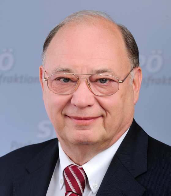 36 Jahre lang hat sich Otto Pendl in der Politik und vielen Organisationen engagiert, etwa Bürgermeister von Trumau und SPÖ-Nationalratsabgeordneter. In seiner Heimatgemeinde wurde er anlässlich seines 70. Geburtstags mehrfach ausgezeichnet. | Foto: Archiv/Mike Ranz