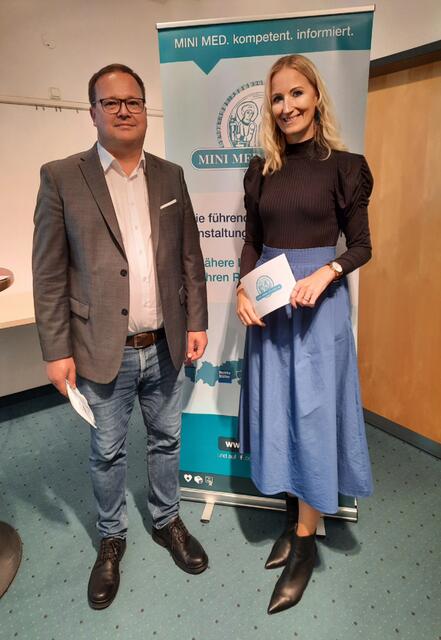 Primar Clemens Huber referierte über Schlafstörungen. Im Bild mit Moderatorin Angelika Pehab. | Foto: Mini Med