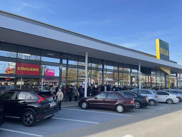 Durch den großen Ansturm ergaben sich Wartezeiten.
