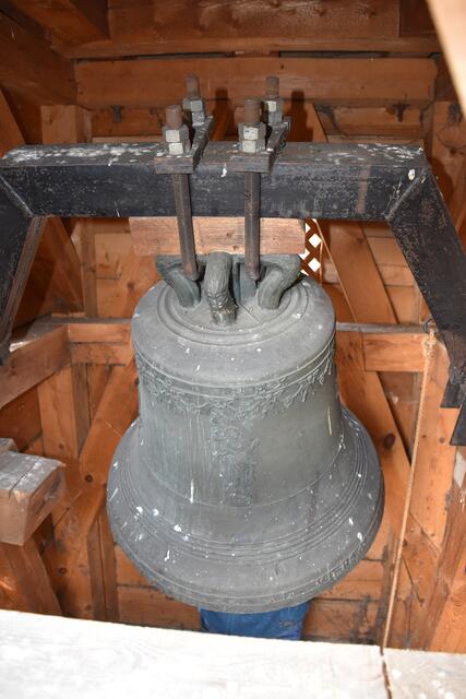 Die 145kg schwere Glocke hat einen 20 cm langen Riss erlitten.