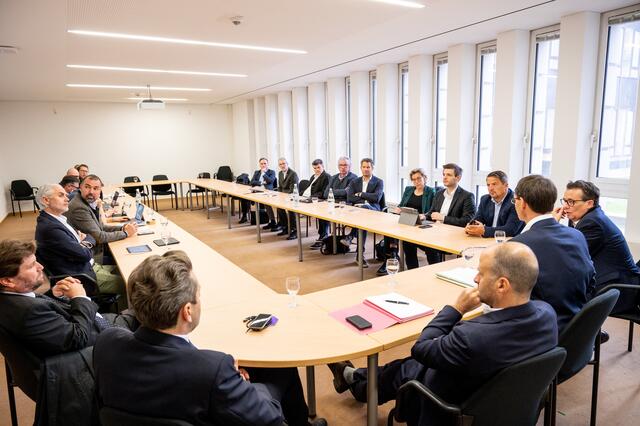 Der Expertenstab der Wirtschaftskammer und des Landes tagte im Landhaus