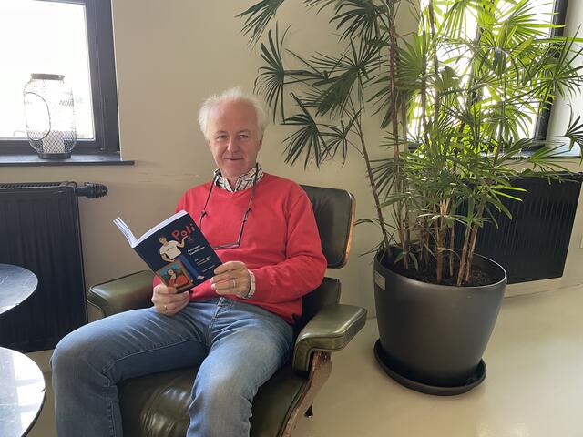 Auch in den Cafés beim Schloss Hetzendorf ist Neo-Autor Peter Kubesch oft zu finden.