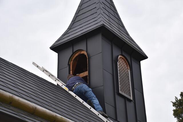 Als Anrainer den veränderten Klang der Glocke
vernahmen, sah man nach, was passiert war.
