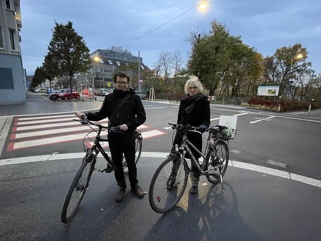 Veronika Wirth (Mehr Platz für Wien) und Fabian Dorner (Radlobby Ottakring) an der Kreuzung Heigerleinstraße/Seeböckgasse | Foto: mjp