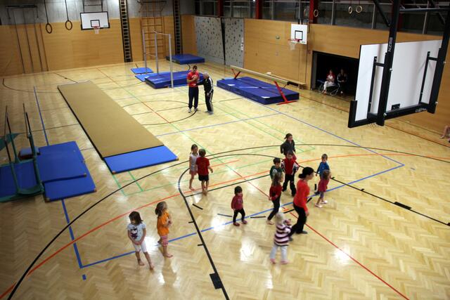 Turnstunde für die Kleinen | Foto: Siegfried Ploner