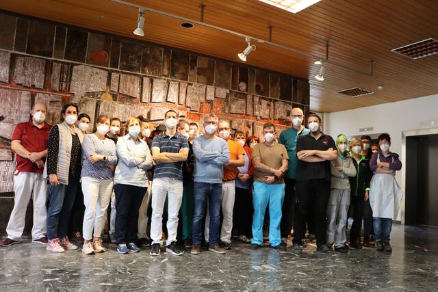 "5 nach 12" bei der Pflege: MitarbeiterInnen vom Altersheim Landeck streikten für eine Gesundheits- und Pflegereform. | Foto: Siegele