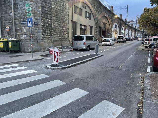 Fahrbahnteiler in der Weinheimergasse | Foto: mjp