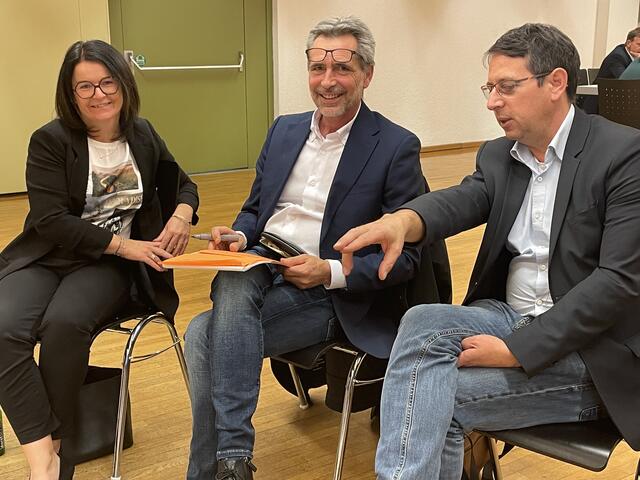 GR Sabine Hölbling mit Engelbert Spiess (Technischer Leiter NHT Tirol) und GR Markus Prajczer sammeln Ideen für das Projekt. | Foto: Kendlbacher