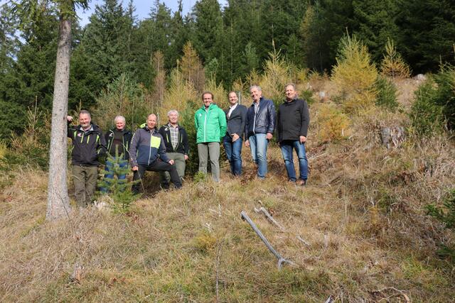 Heini Moser (Waldaufseher Gem.Eben a.A.), Johann Flöck (Waldaufseher Gem. Wiesing), DI Udo Meller (Bezirksforstinspektor Schwaz), Ing. Albert Kriegelsteiner (Bezirksförster Schwaz), Ing. Josef Hausberger (Bgm Gem. Eben a.A.), Ing. Stefan Schiestl (Bgm Gem. Wiesing), Josef Schwaninger (Waldbesitzervertreter und Obmann FWP), Alois Aschberger (Alt-Bgm.Gem. Wiesing) | Foto: privat