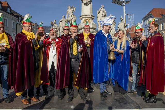 Faschingseinläuten auf dem Leobener Hauptplatz mit dem Prinzenpaar und Mitgliedern der Faschingsgilde Leoben. | Foto: Klaus Pressberger