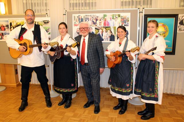 Der gebürtige Unterpullendorfer Paul Blaguss mit einem corona-bedingt kleinen Ensemble der Hajdenjaki