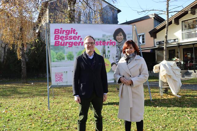 Neos-Spitzenkandidatin Birgit Obermüller und Landessprecher Dominik Oberhofer starten in Kufstein ihre Kampagne zur Gemeinderatswahl 2022. | Foto: Christoph Klausner