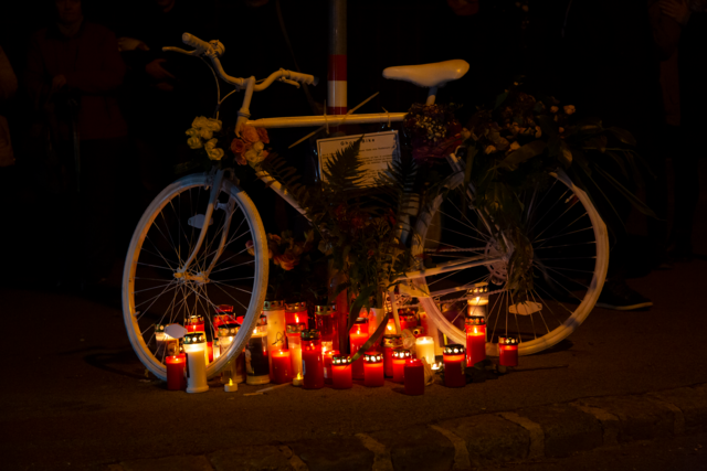 Das weiß bemalte Ghostbike soll an das Unfallopfer erinnern.  | Foto: Silke Baron (Die Grünen)