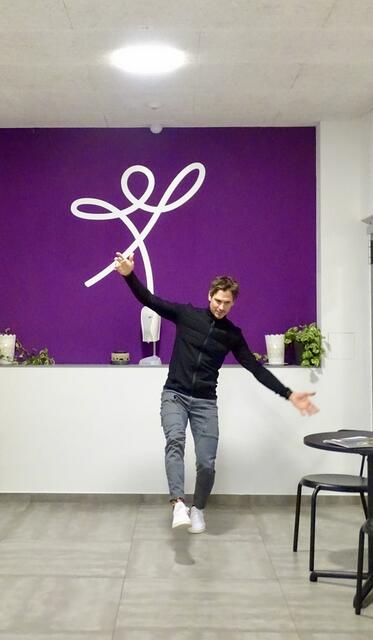 1. Übung: Die Balance spielt hier eine große Rolle. | Foto: Sarah Braun