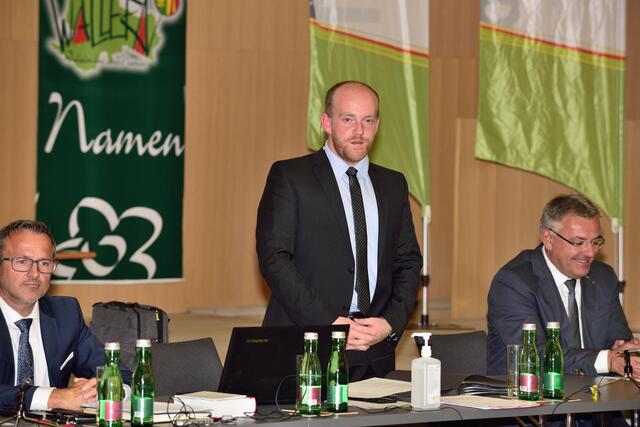 Der neue Bürgermeister Dominik Richtsteiger eröffnete die konstituierende Sitzung der Marktgemeinde Wallern/Tr. im VAZ akZent. | Foto: Marktgemeinde Wallern/Tr.