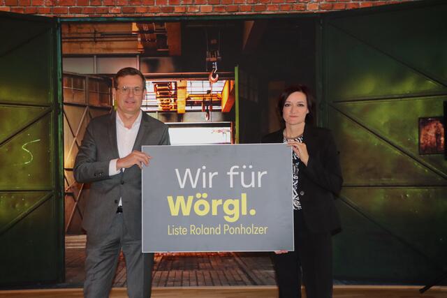 Roland Ponholzer tritt als Bürgermeisterkandidat für "Wir für Wörgl" an, Andrea Ager ist auf Platz 2 gelistet. | Foto: Christoph Klausner