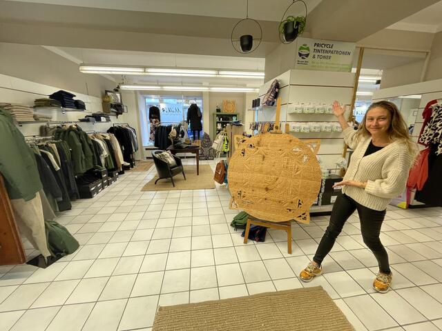 Susa Hartrumpf hatte Freude, dass bei ihr Günther Prosser ausstellte. | Foto: Kogler