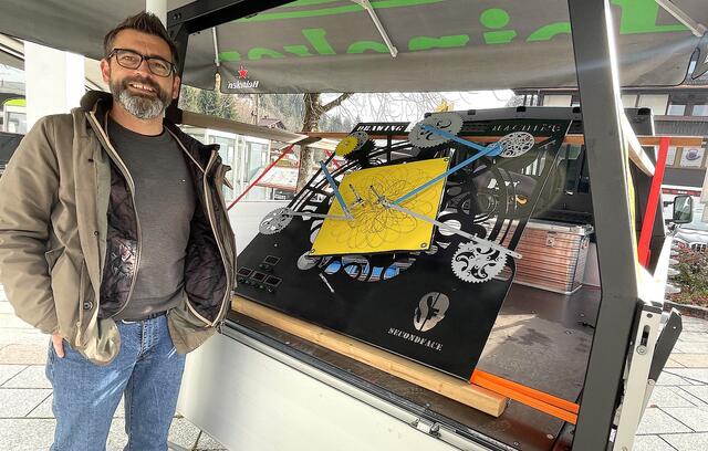 Manfred "Fusl" Fuschlberger präsentierte seine selbstgebaute "Drawing Machine".
