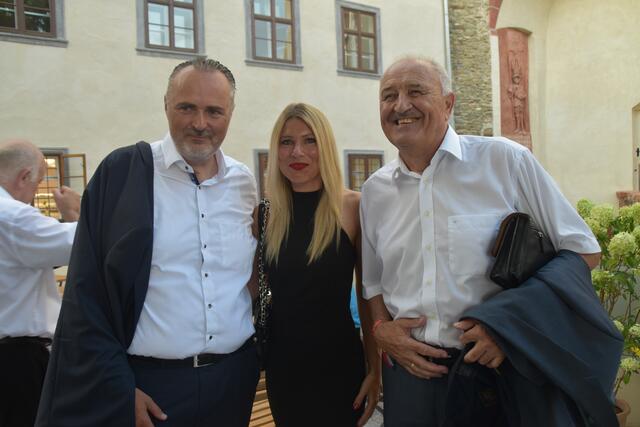 Paul Gludovatz mit LH Hans Peter Doskozil und dessen Lebensgefährtin Lebensgefährtin Julia Jurtschak. | Foto: Strini