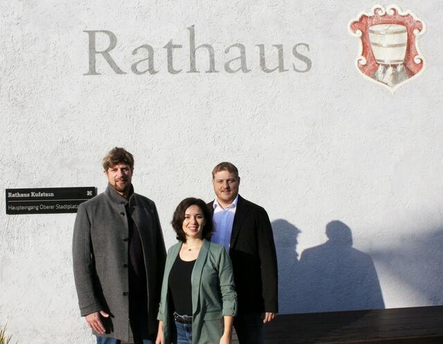 Stefan Graf (re.) geht als Bürgermeisterkandidat für die Grünen ins Rennen. Victoria da Costa und Thimo Fiesel komplettieren das Spitzentrio der Kufsteiner Grünen.  | Foto: Marcus da Costa