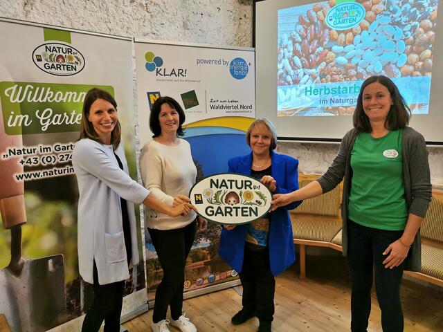 Karina Zimmermann, Doris Maurer, Vbgm. Margit Weikartschläger und Daniela Tüchler (v.l.). | Foto: Kleinregion Waldviertel Nord