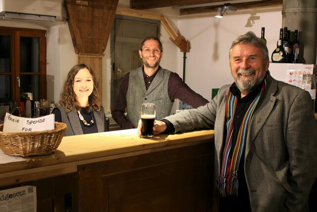 Die Gastgeber Maeve Doyle, Michael Domian und Desmond Doyle vom Verein art mine.