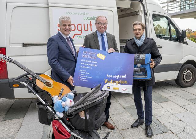 NÖ Umweltverbände Präsident Anton Kasser, LH-Stellvertreter Stephan Pernkopf und Geschäftsführer der soogut-Sozialmärkte Wolfgang Brillmann. | Foto: NLK/Filzwieser