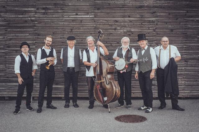 Sie sind zurück: die "Old Stoariegler Dixielandband"  | Foto: Hödl
