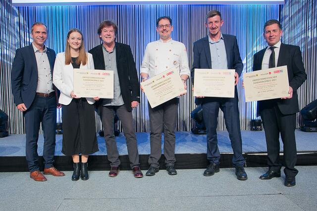 WKO-Bezirksstellenleiter Siegfried Pramhas (li.) mit  Viktoria und Alfred Hurth (Holzbau Hurth GmbH, Schlierbach), Markus Resch (Kremstaler Hofbäckerei GmbH, Wartberg/Krems), Johann Schmidberger (Johann und Georg Schmidberger OG, Molln), Werner Mistlberger (Tischlerei Mistlberger, Ried/Trkr.)
  | Foto: Cityfoto