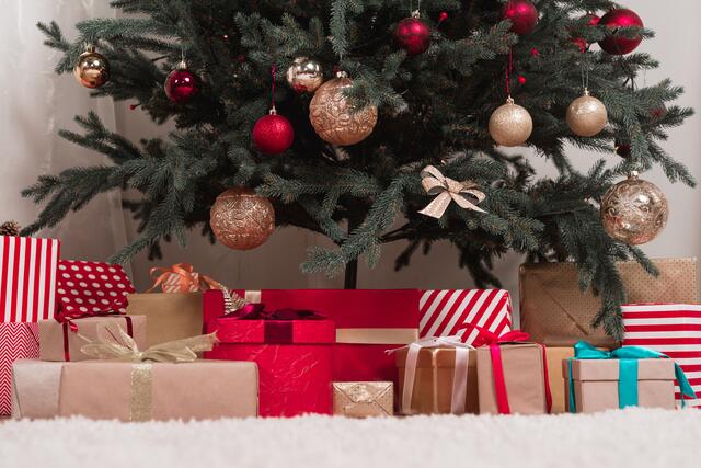 Die Geschenkboxen und Genusskisterl aus der Region eignen sich ideal als Weihnachtsgeschenk. | Foto: AndrewLozovyi / panthermedia