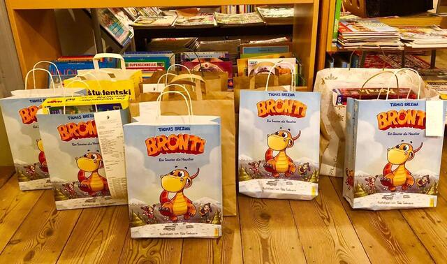 Ein E-Mail oder ein Anruf mit Buch- und Medienwünschen genügt und die Mitarbeiter der Stadtbücherei Fürstenfeld stellen ein individuelles Lese-Package zum Abholen zusammen. | Foto: Stadtbücherei Fürstenfeld