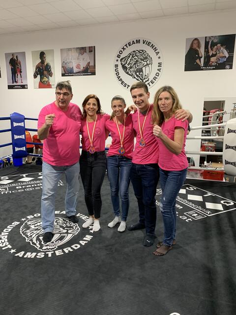 Trainer Wolfgang Habel, Anna Kargl, Alexandra Mitterer, Lukas Felbauer und Trainerin Manuela Scholz (v.l.). | Foto: ASKÖ Kickboxclub Steyr