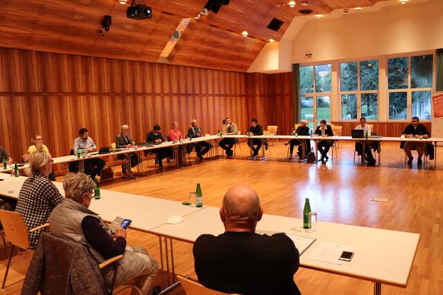 Der Landecker Gemeinderat tagte am 21. Oktober im Stadtsaal. | Foto: Othmar Kolp
