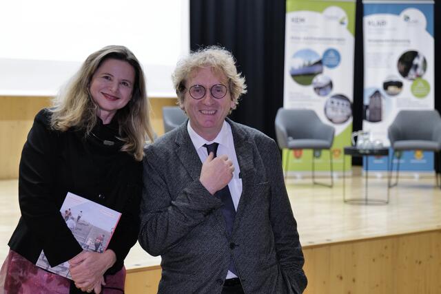 KLAR! Managerin Sabine Seidler mit Prof. Michael Braungart  | Foto: Christian Senger