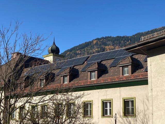 In Radenthein wurden am Dach des Rathauses und des Stadtkindergartens Photovoltaik Anlagen errichtet  | Foto: Stadtgemeinde Radenthein