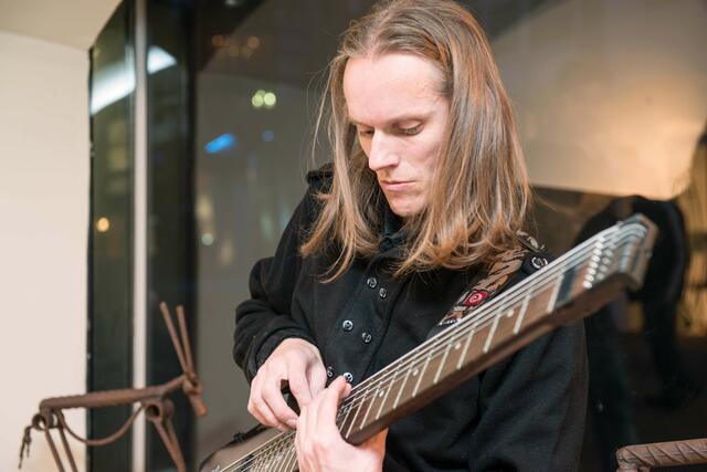 Der Telfer Künstler Harry Triendl (Foto) wird zusammen mit dem Zirler Hannes Sprenger performen. | Foto: Oskar Wurm