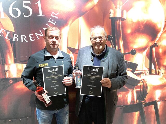 Eigentümer Anton Pletzer freut sich mit GF Christian Schmid (li.) über die hohe Anerkennung für die Erber-Produkte. | Foto: Erber/Königsbauer