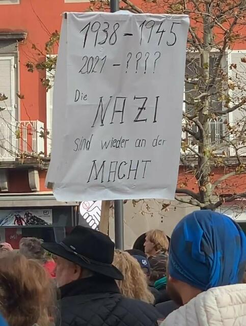 Plakat bei der Coronademo. | Foto: BezirksBlätter
