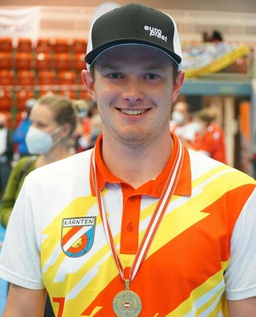 Bogenschütze Lukas Moser mit seiner Goldenen | Foto: privat