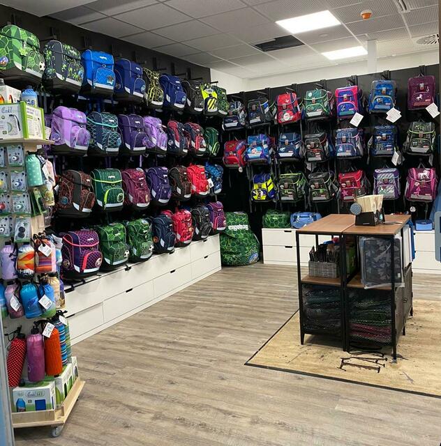 Bei Taschenjuwel ist die Auswahl schon jetzt groß, ab 7. Jänner gibt es dann steiermarkweit das größte Angebot an Schultaschen. | Foto: Taschenjuwel