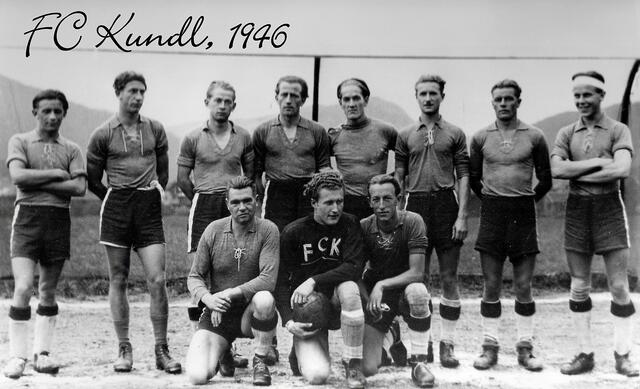 Spielertrikot mit Hemdkragen, keine Trikotwerbung, modernes Haarstyling. | Foto: SC Kundl