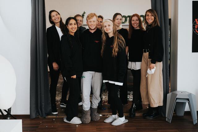 Julia, Thomas und Rojin knackte den Weltrekord im Dauer-Serien-Schauen. | Foto: A1now