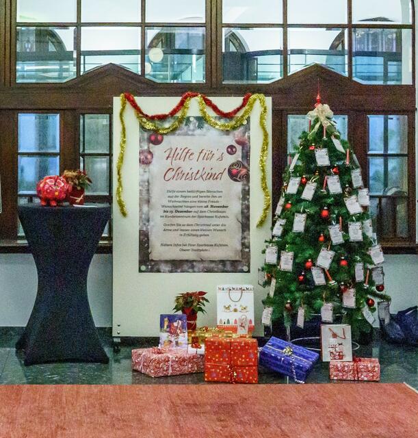 Dem Christkind unter die Arme greifen - Wunschzettel vom Baum
der Christkindlpost können ab 26. November abgeholt werden.