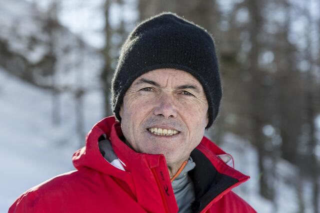 Skisprung-Legende Hubert Neuper führt auf die Tauplitzalm. | Foto: ServusTV/PreTV